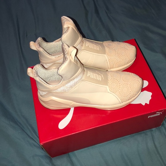 PUMAS - Picture 2 of 4